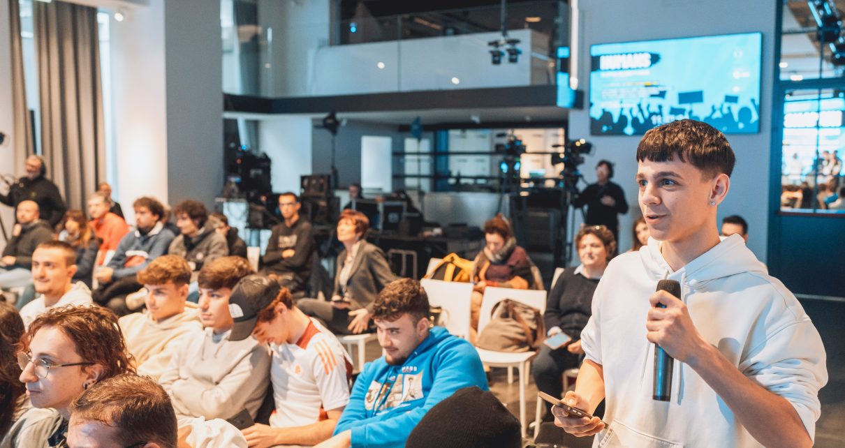 UMANS In difesa dei diritti umani. Amnesty International Italia: 50 anni senza stare mai in silenzio.